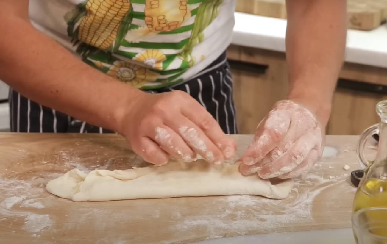 Простіше, ніж здається: легкий рецепт хачапурі по-аджарськи від Євгена Клопотенка